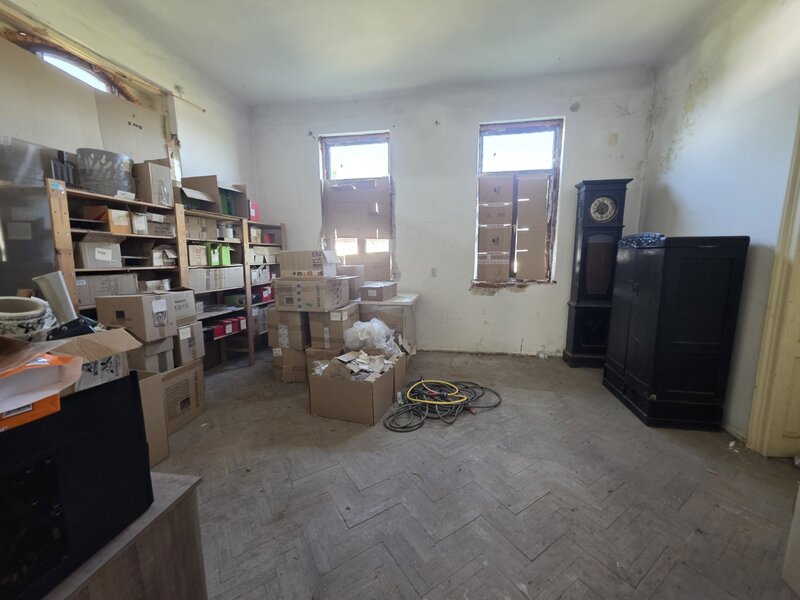 Poienarii Burchii, conac neoromanesc si teren 2.800 mp in judetul Prahova,