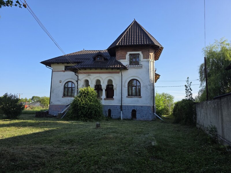 Poienarii Burchii, judetul Prahova, conac neoromanesc si teren 2.800 mp,