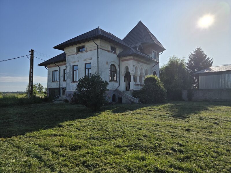 Poienarii Burchii, judetul Prahova, conac neoromanesc si teren 2.800 mp,