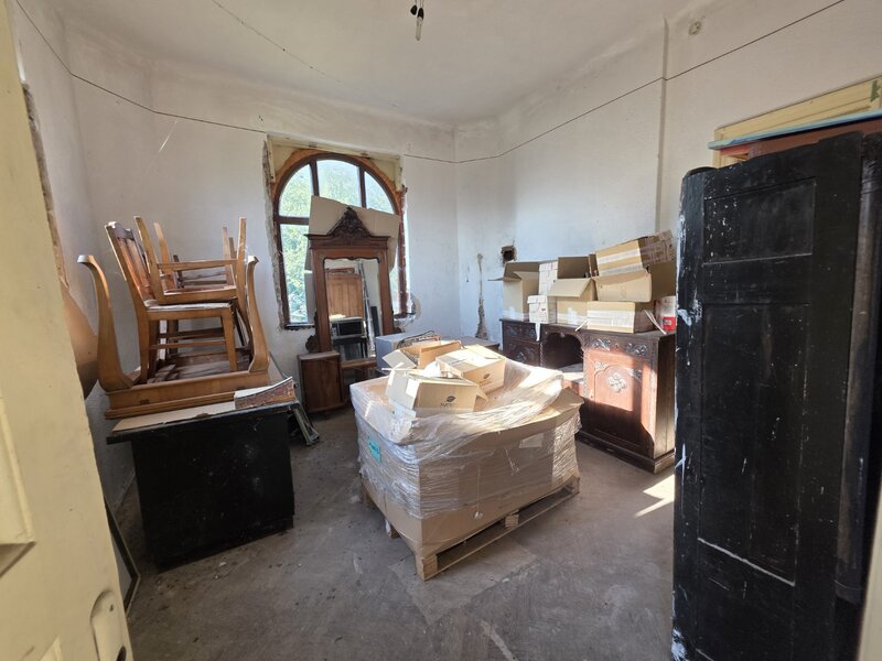 Poienarii Burchii, conac neoromanesc si teren 2.800 mp in judetul Prahova,